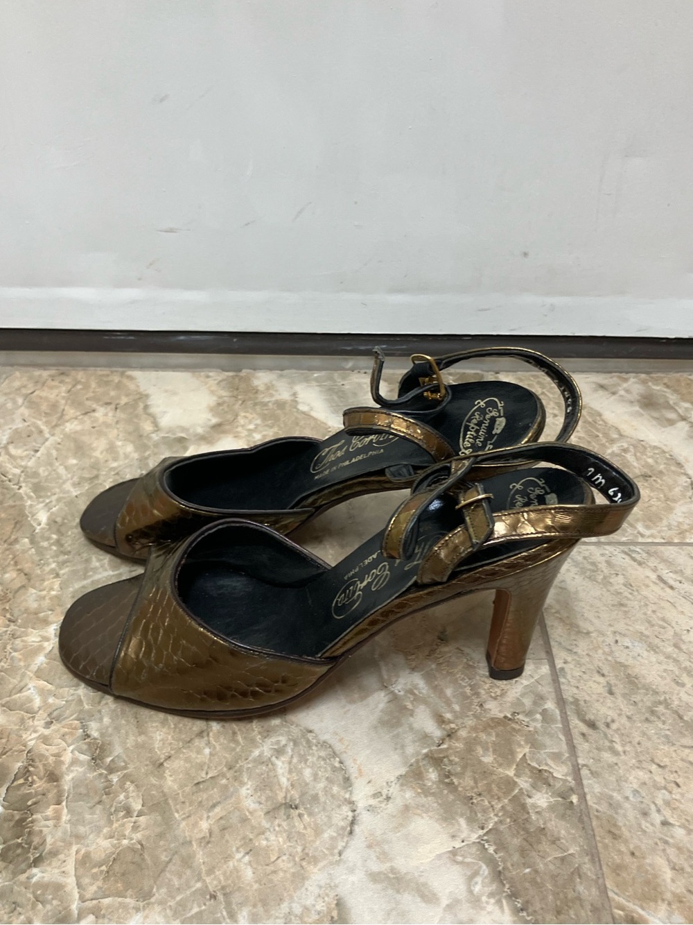 Vintage 1940s Thos Cort genuine reptile heels size 7